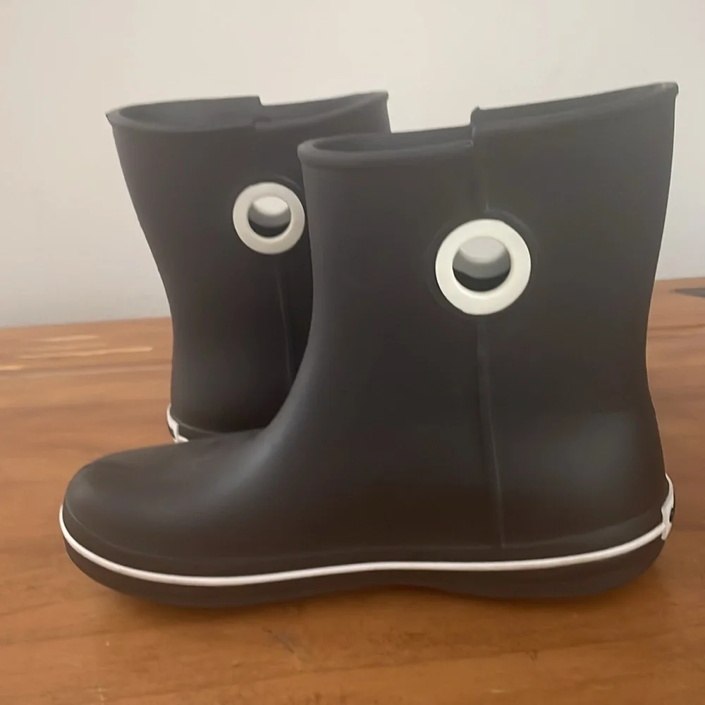CROCS Jaunt Shorty Black Boots Size 7